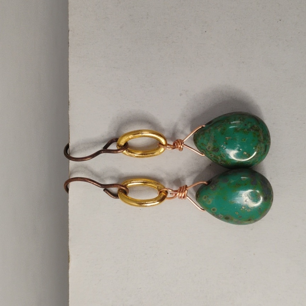 Elegant Green Turquoise Color Teardrop Earrings - Picture 3 of 8